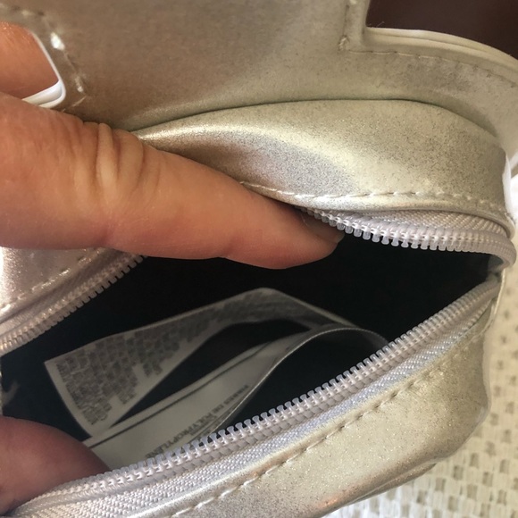 Disney TINKERBELL Pixie Dust Makeup Bag - Picture 6 of 6